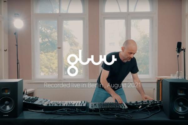 GLUU - Souls and robots - Live-looping performance